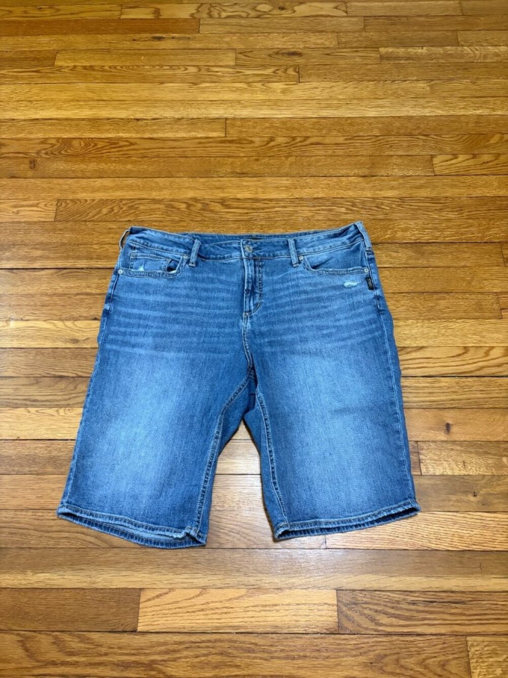 Silver Jeans Elyse Bermuda Shorts Women 16W Blue Stretch Denim High Rise Casual